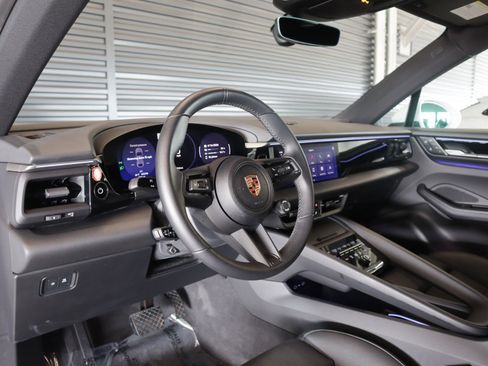 Certified 2025 Porsche Macan Electric RWD image 4