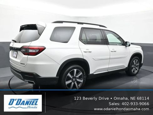 Used 2024 Honda Pilot Touring image 6