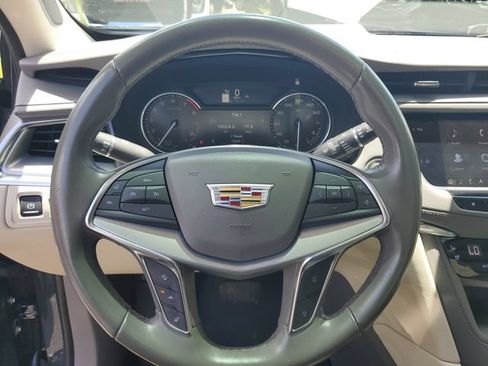 Used 2021 Cadillac XT5 Premium Luxury FWD image 11