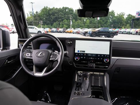 Used 2025 Lexus GX 550 w/ Accessory Package (2T) AWD/4WD image 36