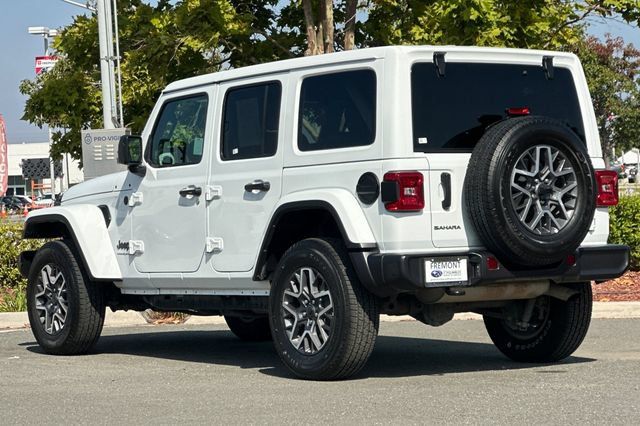 Used 2025 Jeep Wrangler Unlimited Sahara AWD/4WD image 6