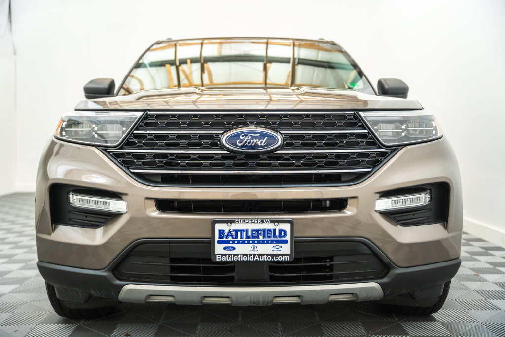 Used 2021 Ford Explorer XLT w/ Equipment Group 202A AWD/4WD image 2