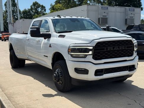 Used 2024 RAM 3500 Big Horn w/ Night Edition AWD/4WD image 4
