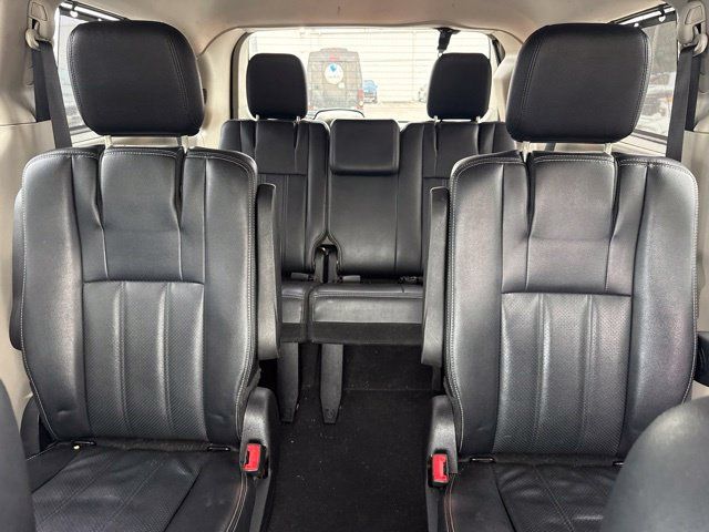 Used 2016 Chrysler Town & Country Touring w/ Driver Convenience Group FWD image 24