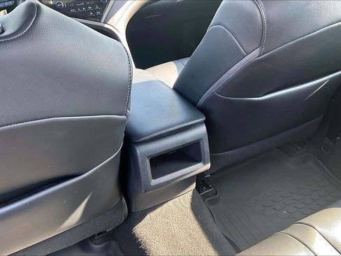 Used 2020 Toyota Camry SE w/ Sunroof Package FWD image 10
