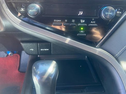 Used 2022 Toyota Camry SE image 17