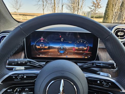 Used 2025 Mercedes-Benz GLC 300 4MATIC image 27