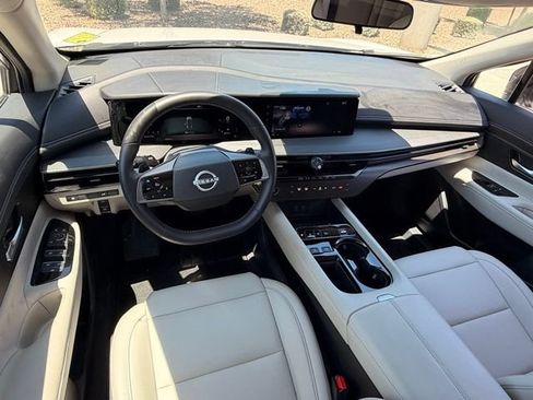 Used 2025 Nissan Murano SV AWD/4WD image 13