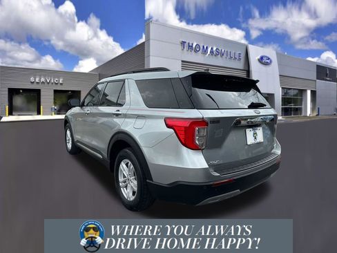 Used 2024 Ford Explorer XLT w/ Equipment Group 202A image 3