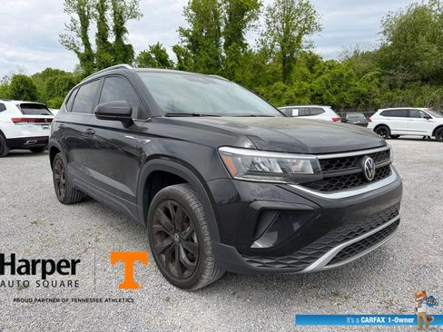 Used 2023 Volkswagen Taos SE w/ Panoramic Sunroof Package image 7