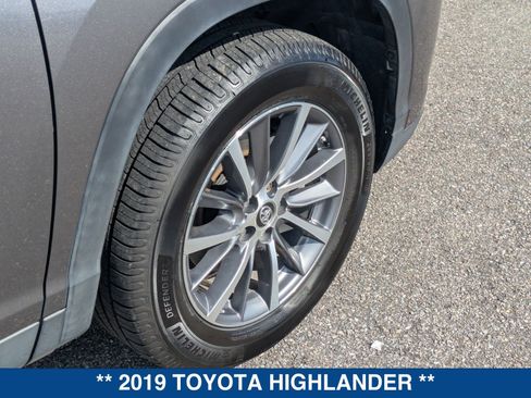 Used 2019 Toyota Highlander XLE FWD image 13
