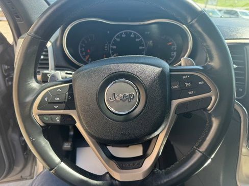 Used 2017 Jeep Grand Cherokee Laredo w/ Quick Order Package 23E image 12