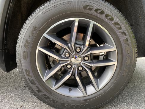 Used 2018 Jeep Grand Cherokee Limited AWD/4WD image 39