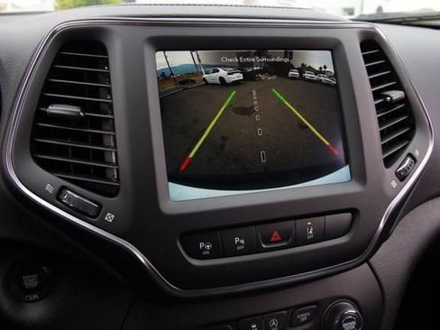 New 2023 Jeep Cherokee Altitude Lux image 30