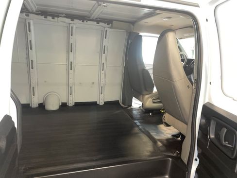 Used 2025 GMC Savana 3500 Extended RWD image 22