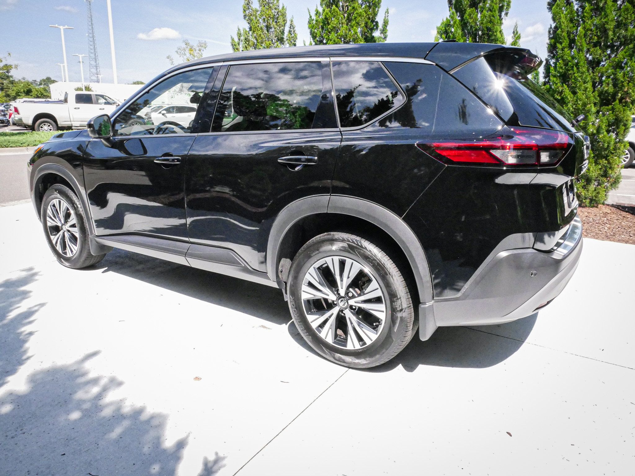 Used 2021 Nissan Rogue SV FWD image 7