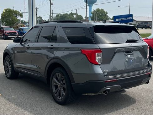 Used 2023 Ford Explorer XLT w/ Equipment Group 202A AWD/4WD image 5