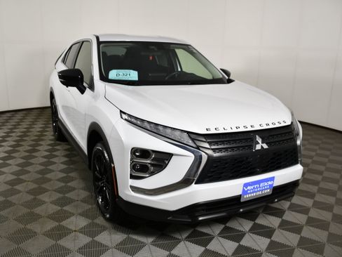 Used 2023 Mitsubishi Eclipse Cross LE AWD/4WD image 3