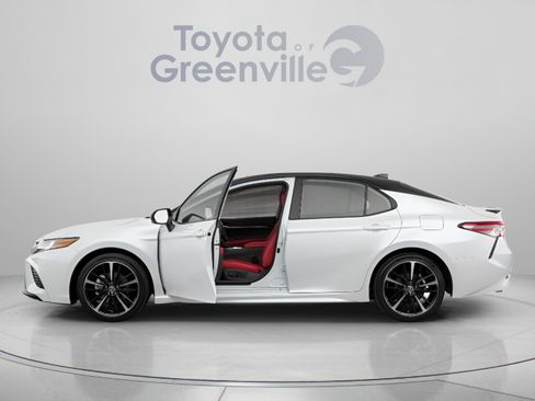 Used 2020 Toyota Camry XSE FWD image 4