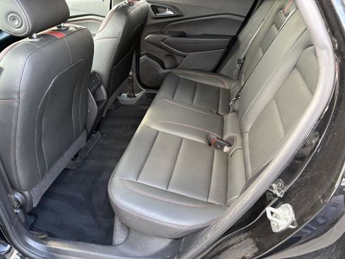 Used 2025 Chevrolet Trax RS FWD image 13