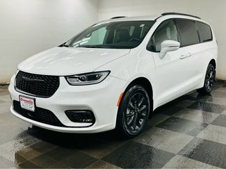 Used 2021 Chrysler Pacifica Touring-L w/ S Appearance Package image 1