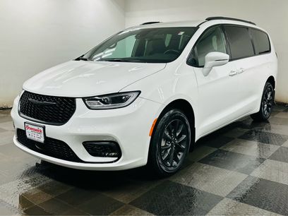 Used 2021 Chrysler Pacifica Touring-L w/ S Appearance Package