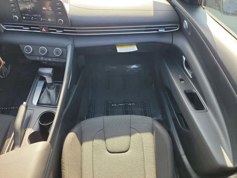 New 2026 Hyundai Elantra SE image 25