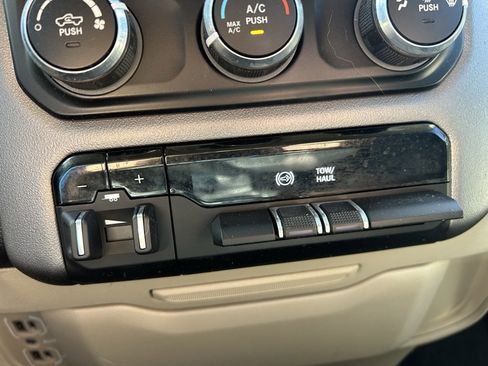 Used 2022 RAM 3500 Big Horn image 24