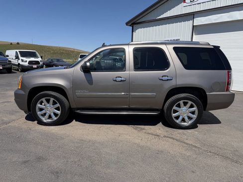 Used 2011 GMC Yukon Denali AWD/4WD image 2
