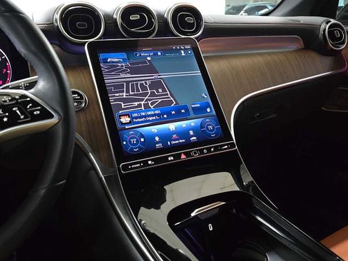 Used 2024 Mercedes-Benz GLC 300 4MATIC image 32