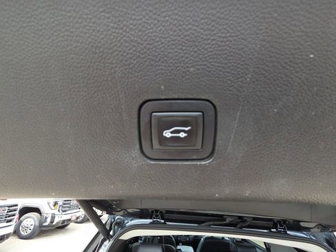 Used 2018 Chevrolet Traverse LT image 34