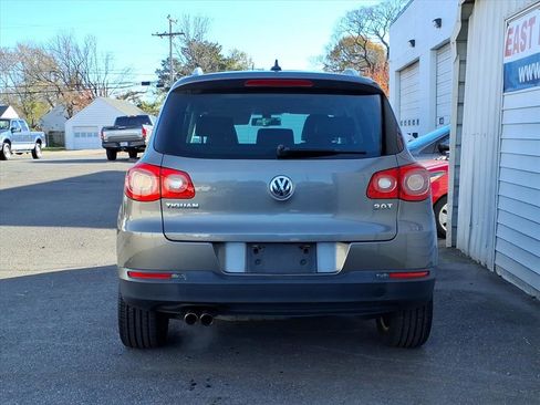 Used 2011 Volkswagen Tiguan SE image 4