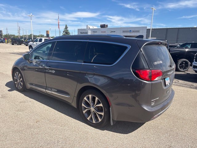 Used 2020 Chrysler Pacifica Limited w/ Tire & Wheel Group FWD image 5