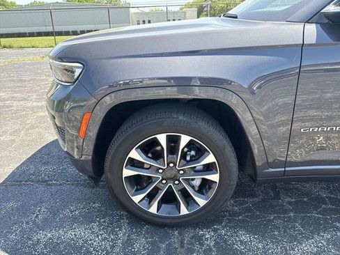 Used 2023 Jeep Grand Cherokee Overland w/ Luxury Tech Group IV AWD/4WD image 21