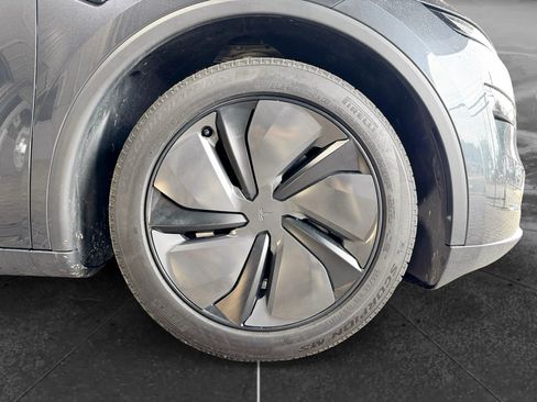 Used 2026 Tesla Model Y 2WD image 34