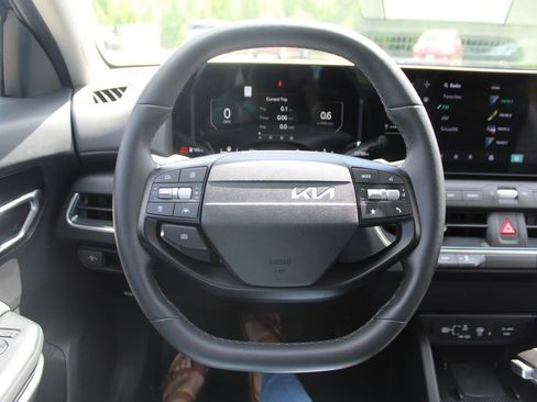 Used 2025 Kia K4 EX FWD image 11