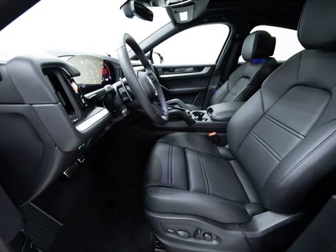 Certified 2025 Porsche Cayenne S AWD/4WD image 22