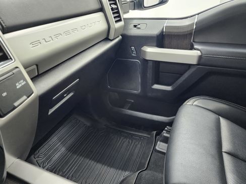 Used 2021 Ford F250 Lariat w/ Chrome Package image 13