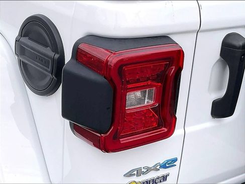 Used 2023 Jeep Wrangler Unlimited Sahara w/ Cold Weather Group AWD/4WD image 34