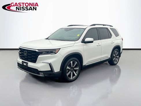 Used 2024 Honda Pilot Touring image 3