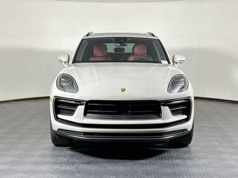 Certified 2024 Porsche Macan AWD/4WD image 4