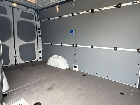 Used 2023 Mercedes-Benz Sprinter 2500 image 31