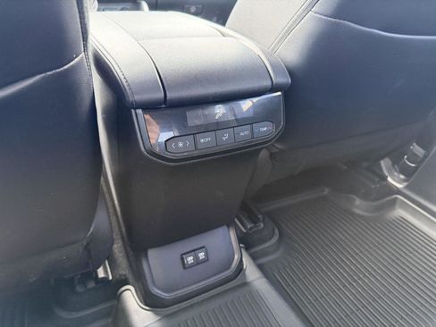 Used 2021 Toyota Highlander XLE image 9