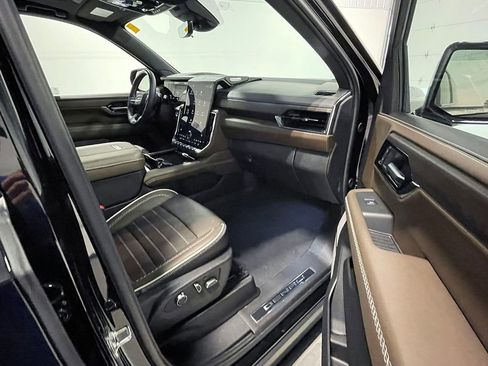 Used 2026 GMC Yukon XL Denali Ultimate AWD/4WD image 30