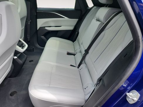 Used 2024 Cadillac Lyriq Luxury AWD/4WD image 14
