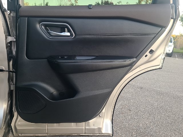 Certified 2023 Nissan Rogue Platinum AWD/4WD image 30