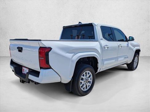 Certified 2024 Toyota Tacoma SR5 AWD/4WD image 5