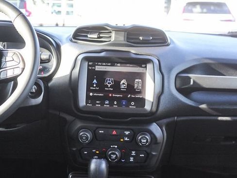 Used 2022 Jeep Renegade Latitude AWD/4WD image 18
