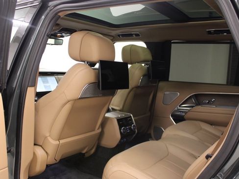 Used 2024 Land Rover Range Rover Long Wheelbase Autobiography image 31