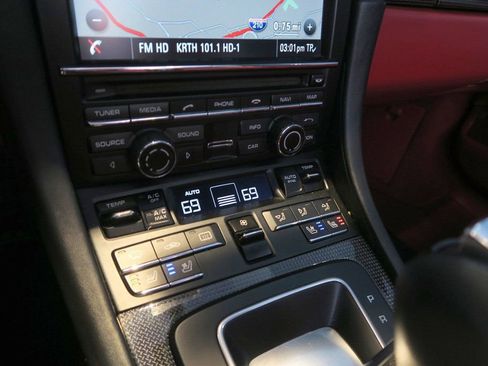 Used 2015 Porsche 911 Turbo S image 19